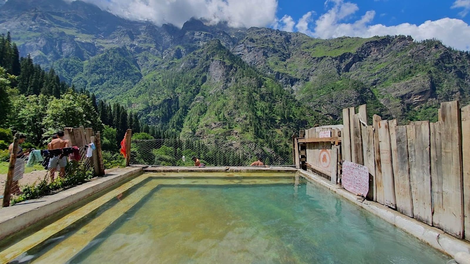 Kheer Ganga + Buni Buni Pass